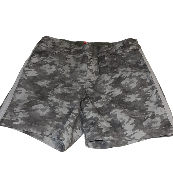 SPANX 6-inch Stretch Twill Shorts Stone Washed Green Camo Sz Large - Picture 5 of 9